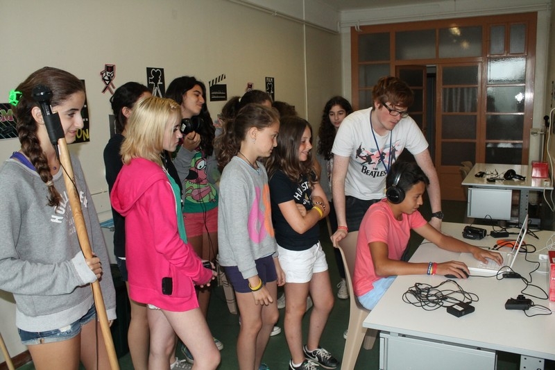 Village Camps International Summer Camp Leysin, Switzerland 2025-08-09 https://www.villagecamps.com/journals_admin/images/692-20-film (10).jpg